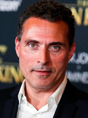 Руфус Сьюэлл
Rufus Sewell